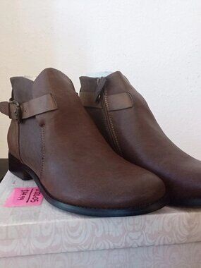 Weide 12A0865 Women's Italy Shoes (booties) Brown SIZE 7.5 US - NEW!!